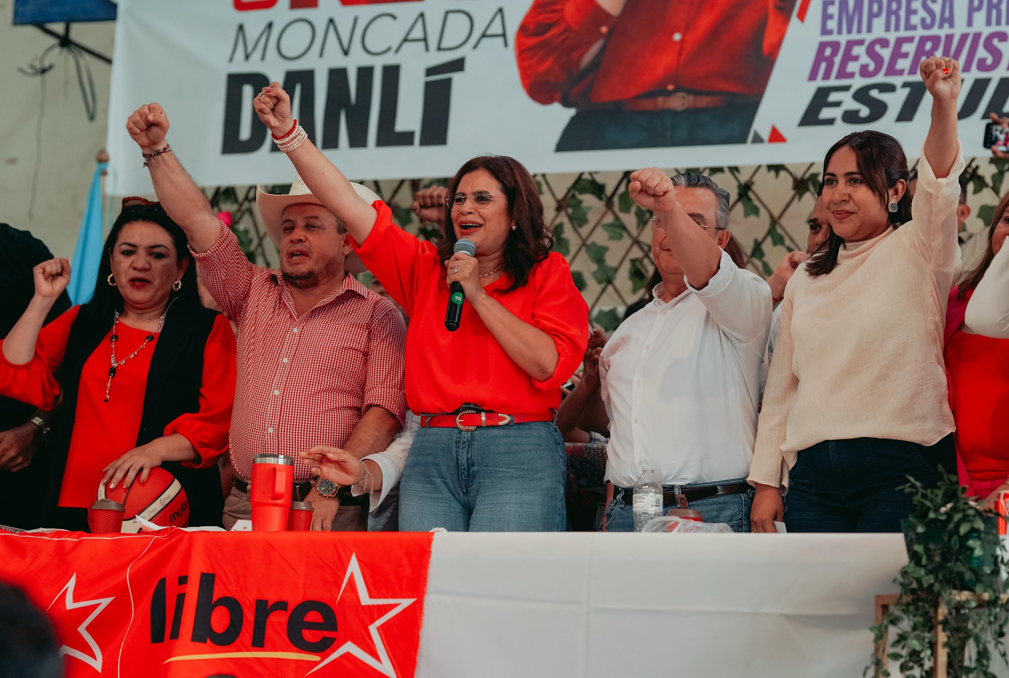LIBRE en Honduras bajo presión por prácticas clientelares