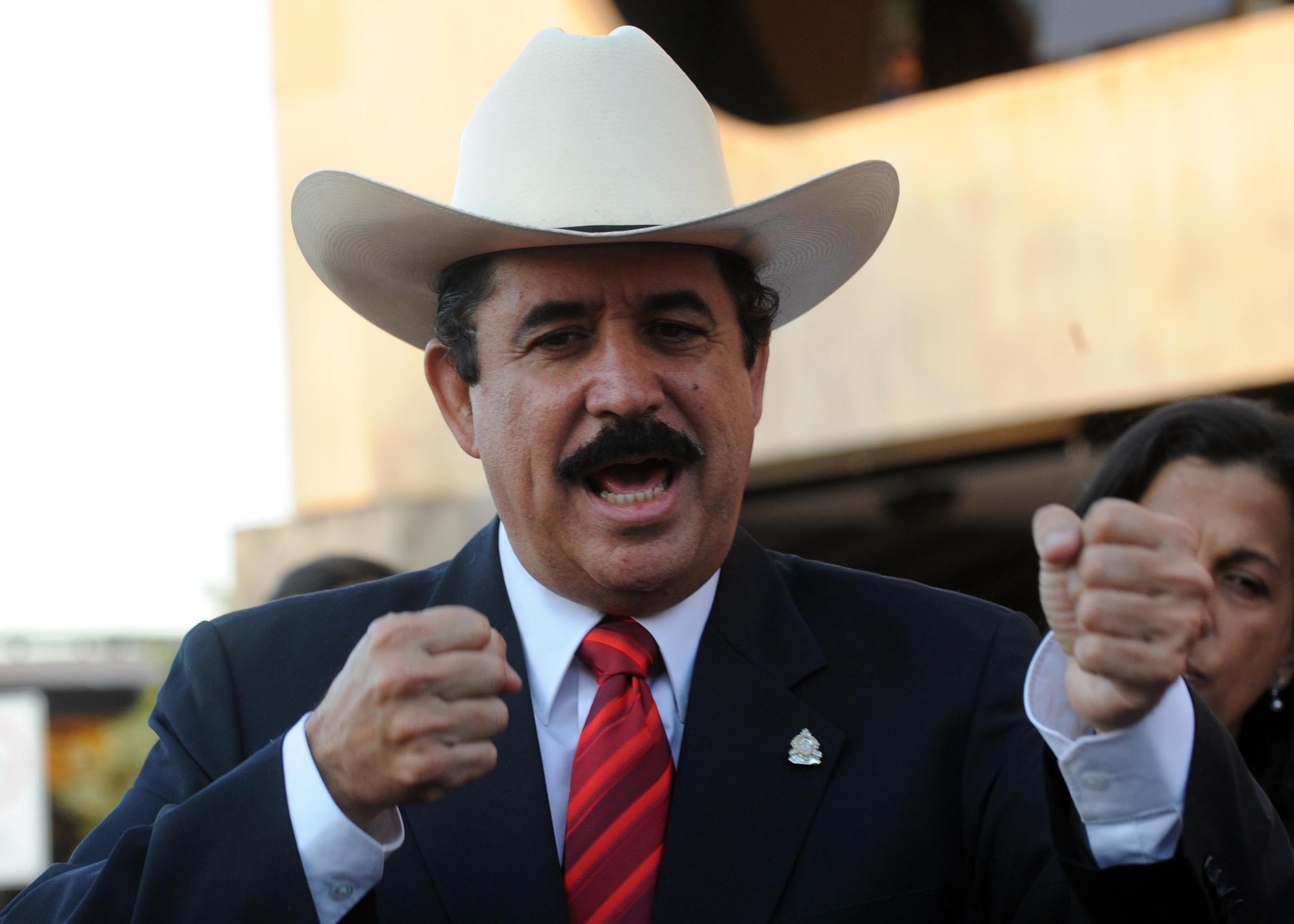 Honduras ante la amenaza de los 30.000 colectivos de Mel Zelaya