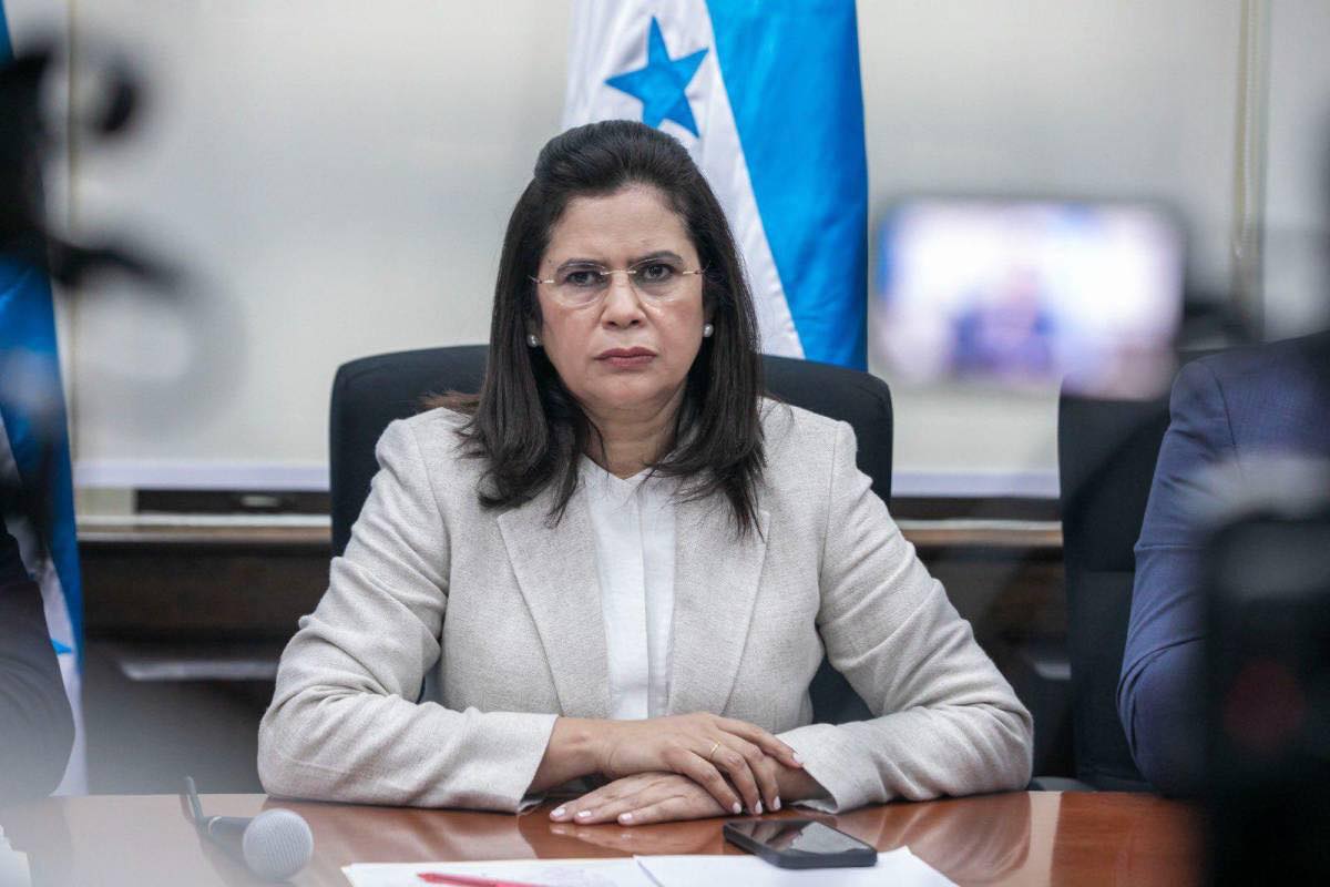 Críticas a la transparencia electoral tras inconsistencias en la encuesta de Rixi Moncada