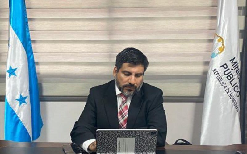 Fiscalía revela complot para asesinar a Mel Zelaya ante críticas y burlas