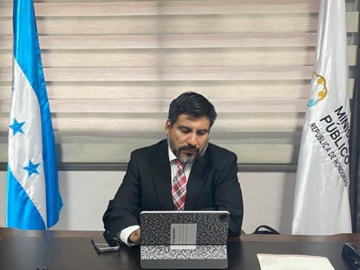 Fiscalía revela complot para asesinar a Mel Zelaya ante críticas y burlas