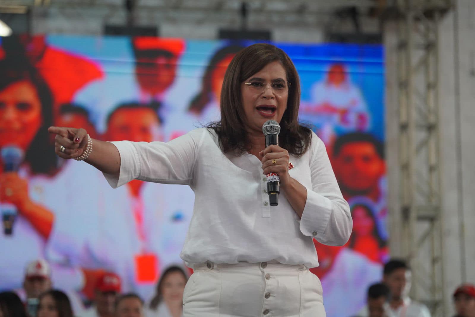 Equivocaciones de Rixi Moncada que ponen en duda su candidatura presidencial
