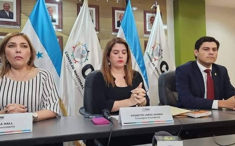 El CNE y Manuel Zelaya enfrentan sospechas de fraude electoral en Honduras