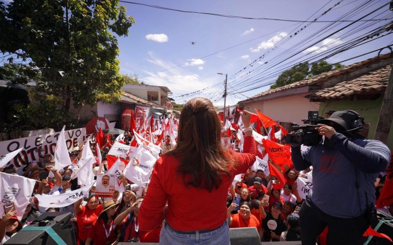 Rixi Moncada Bajo Presión: Respaldo Desvanecido y Alerta Económica